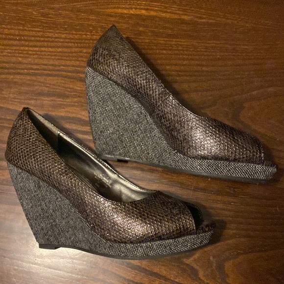 Christin Michaels Wedge Size 6 1/2 - Picture 5 of 8